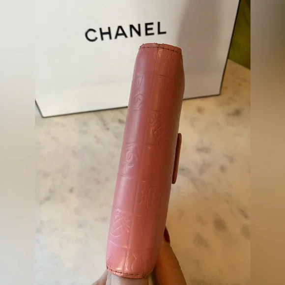 Chanel embossed leather wallet - Picture 6 of 9